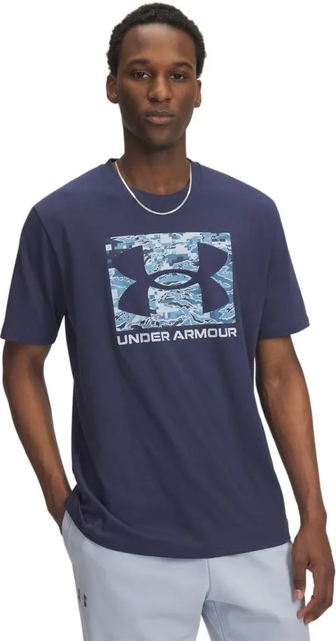 Under Armour Uomo ABC Camo Boxed Logo Short Sleeve, Maglietta Manica Corta Comoda e Traspirante, T-Shirt Sportiva per Allenamento, Atletica e Abbigliamento Casual,Washed Navy/Blue Calm,SM