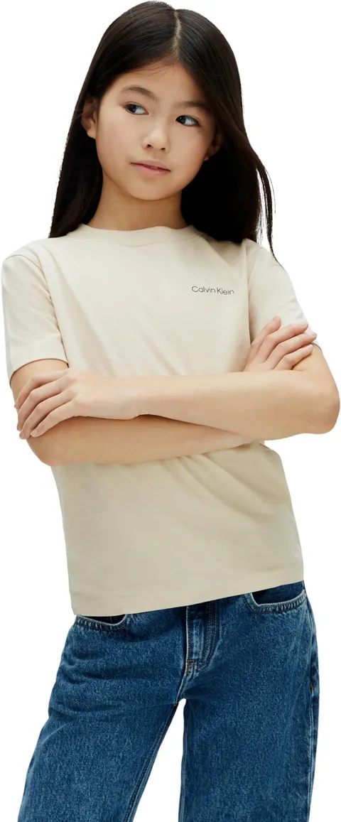 Calvin Klein Bambini Unisex T-Shirt Maniche Corte Chest Logo con Scollo Rotondo, Beige (Oatmeal 13-0401 TCX), 6 Anni