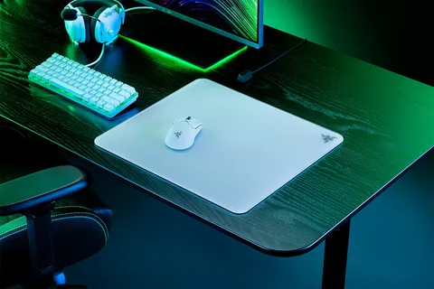Razer Atlas - Tappetino per mouse in vetro (Vetro temperato premium, Superficie microincisa, Resistente a sporco e graffi, Movimenti del mouse più silenziosi, Base in gomma antiscivolo) Bianco