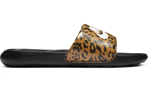 Nike W Victori One Slide Print, Scarpe da ginnastica Donna, Chutney/Bianco-Nero, 35.5 EU