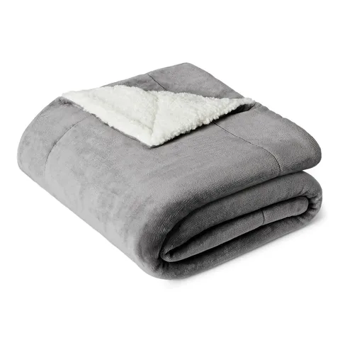 Amazon Basics Manta de Pelo Sherpa, 127 x 152 cm, Gris Oscuro