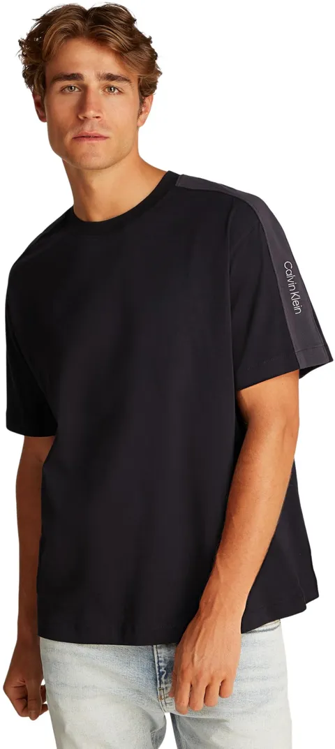 Calvin Klein Uomo T-Shirt Maniche Corte Logo Tape Tee con Scollo Rotondo, Nero (CK