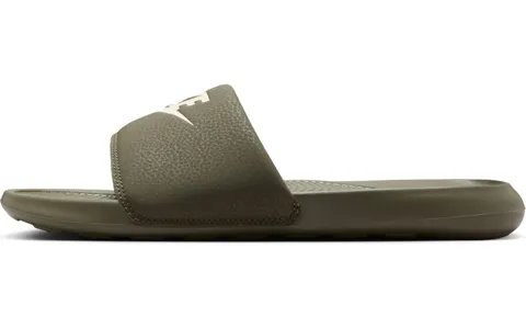 NIKE Victori One Sneaker