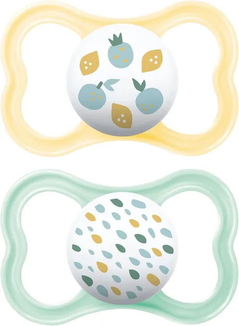 MAM Air Succhietto 6-16 Mesi (Set da 2), Ciuccio MAM 6-16 mesi per pelli sensibili e delicate, Kit da 2 accessori neonato con tettarella in silicone e porta ciuccio sterilizzatore, Neutro/Verde