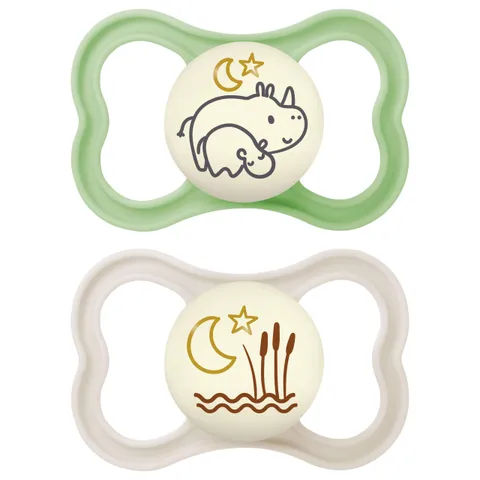 MAM Air Night Succhietto 6-16 Mesi (Set da 2), Ciuccio MAM 6-16 mesi che si illumina al buio per pelli sensibili, Kit da 2 accessori neonato con tettarella in silicone e porta ciuccio, Neutro/Verde